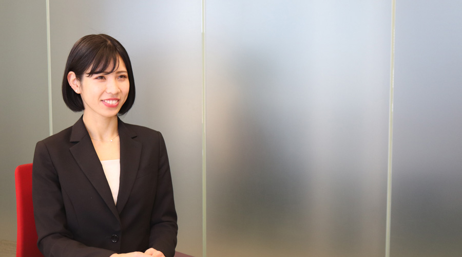 女性の転職サポートで大切にしていることを語る齋藤千夏