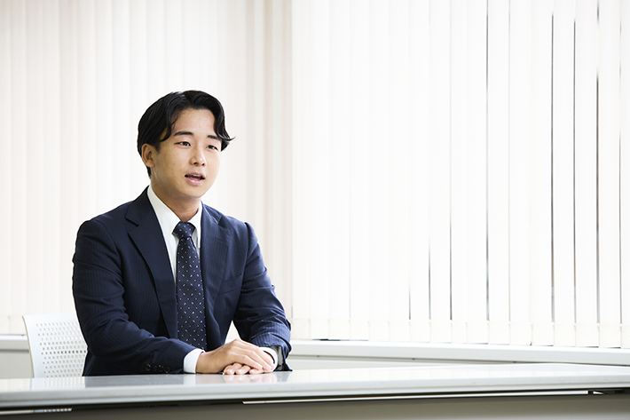 女性の転職サポートで大切にしていることを語る小川 広翔