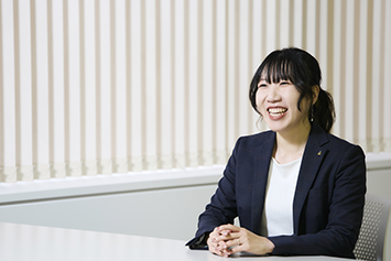 女性の転職サポートで大切にしていることを語る石松 香純