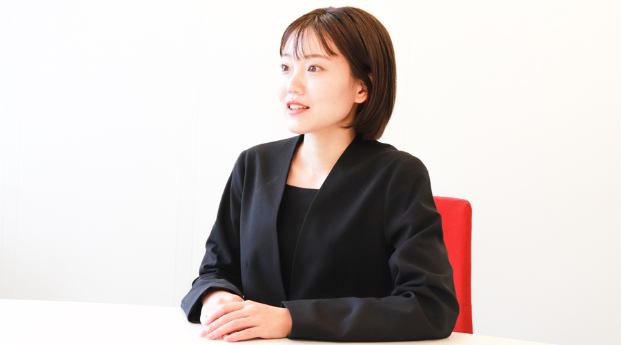 女性の転職サポートで大切にしていることを語る細江真帆