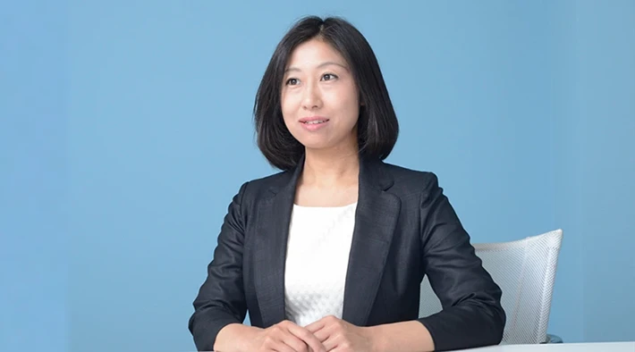 女性の転職サポートで大切にしていることを語る青柳真理子