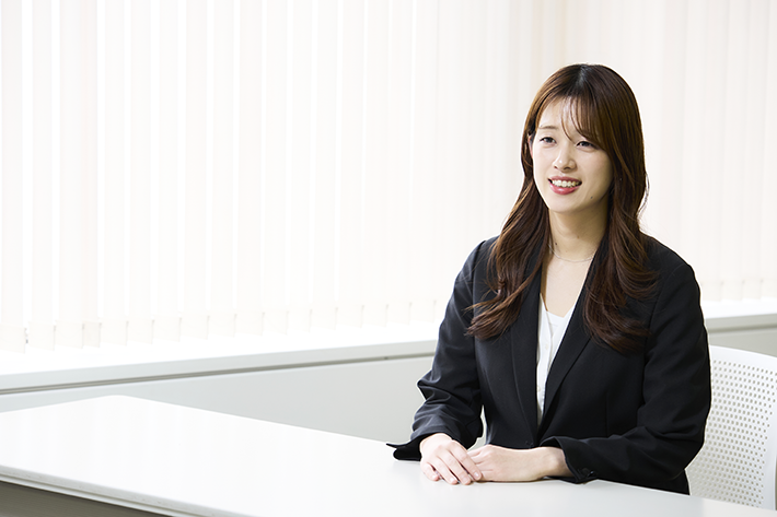 女性の転職サポートで大切にしていることを語る井上 奈月