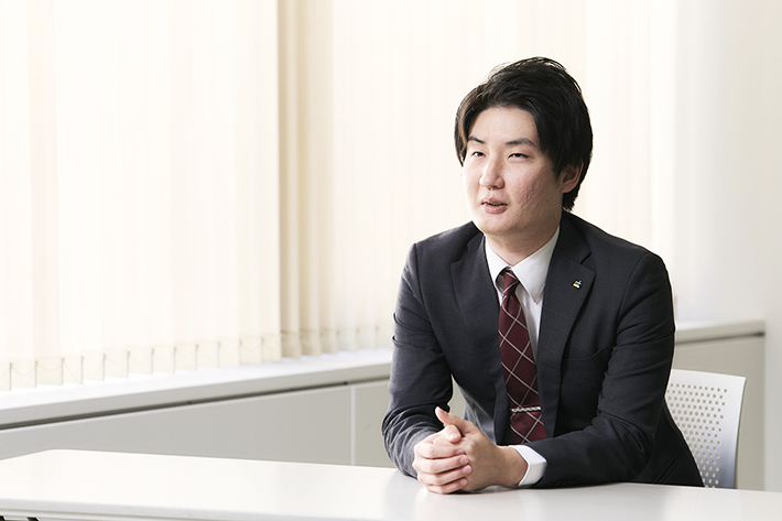 女性の転職サポートで大切にしていることを語る内山 駿介